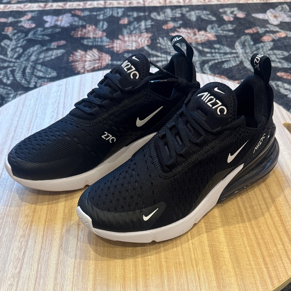 Nike Air Max 270 Women’s Size 7 New